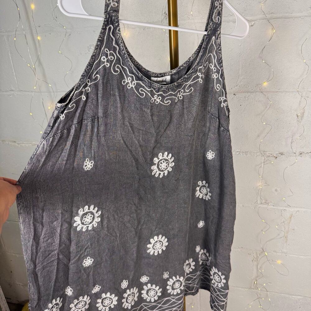daisy island M gray embroidered floral rayon sleeveless tunic dress boho